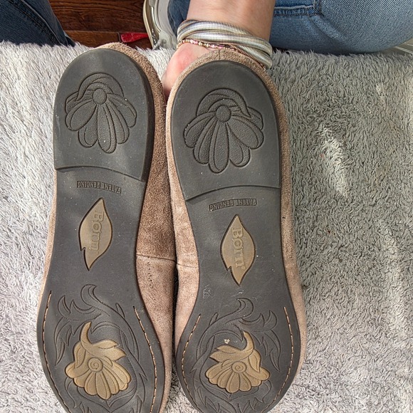 Born Ballet Flats Taupe Suede Round Toe Comfort Slip On Womens 10M Excellent - Picture 5 of 6
